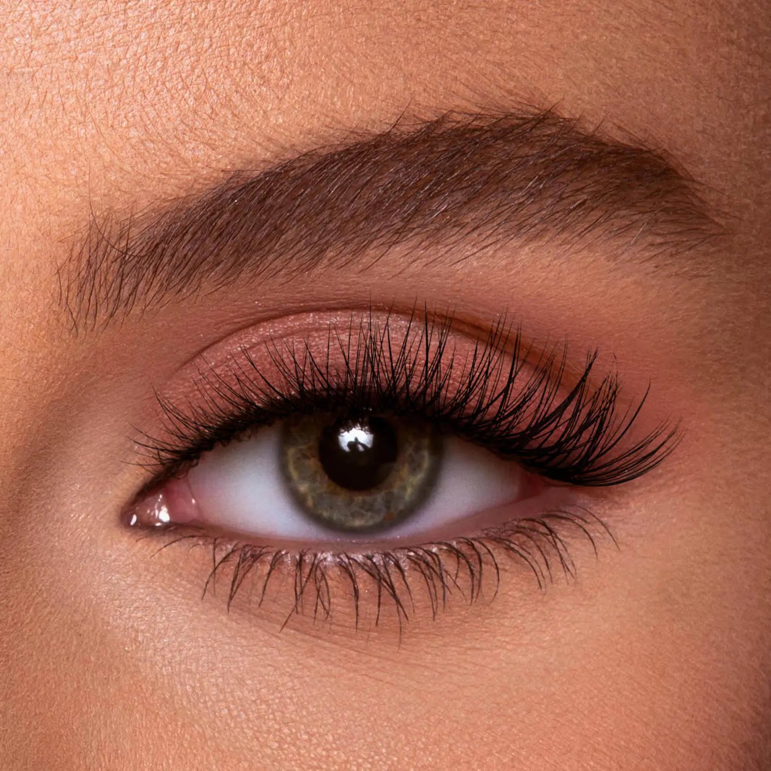 Close-up of an Eyecha vegan and handmade lashes named Aloe - best seller, perfect for everyday use