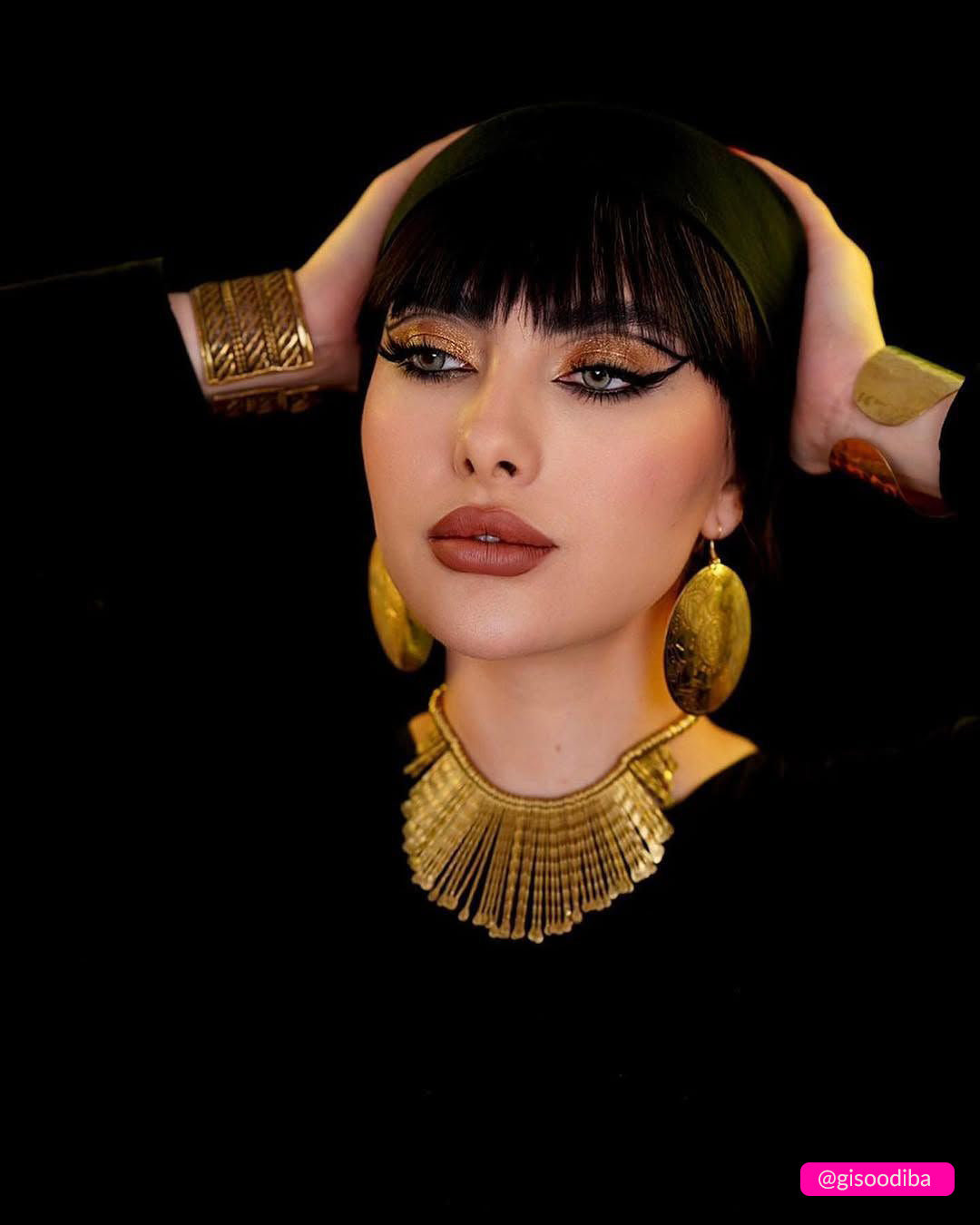 رموش GISELA مسبقة اللصق ذات كثافة دراماتيكية - جريئة وقابلة لإعادة الاستخدام